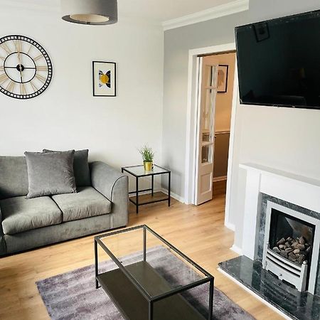 Wolverhampton Large 3 Bedrooms 5 Bed House Perfect For Short & Long Stays Contractors Business Nhs Insurance 1 Bathroom And Separate Wc Private Garden Driveway For 2 Large Vehicles Close To City Centre M6 M54 And Walsall Willenhall Cannock Property Eksteriør billede