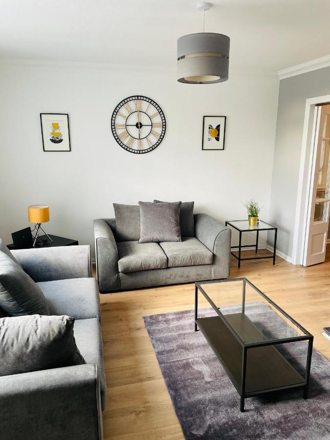 Wolverhampton Large 3 Bedrooms 5 Bed House Perfect For Short & Long Stays Contractors Business Nhs Insurance 1 Bathroom And Separate Wc Private Garden Driveway For 2 Large Vehicles Close To City Centre M6 M54 And Walsall Willenhall Cannock Property Eksteriør billede