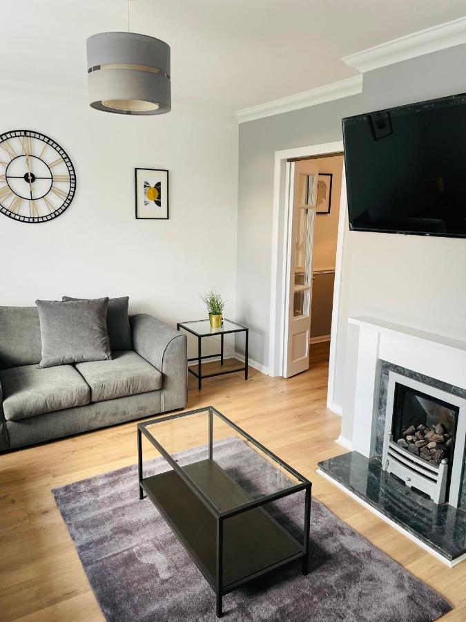 Wolverhampton Large 3 Bedrooms 5 Bed House Perfect For Short & Long Stays Contractors Business Nhs Insurance 1 Bathroom And Separate Wc Private Garden Driveway For 2 Large Vehicles Close To City Centre M6 M54 And Walsall Willenhall Cannock Property Eksteriør billede