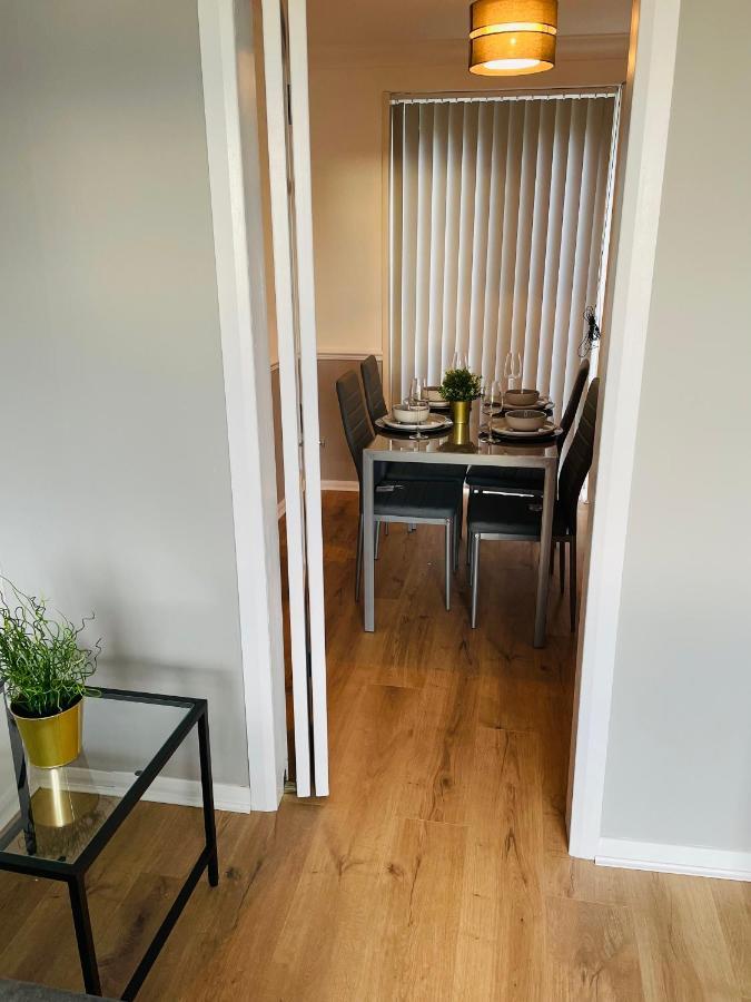 Wolverhampton Large 3 Bedrooms 5 Bed House Perfect For Short & Long Stays Contractors Business Nhs Insurance 1 Bathroom And Separate Wc Private Garden Driveway For 2 Large Vehicles Close To City Centre M6 M54 And Walsall Willenhall Cannock Property Eksteriør billede
